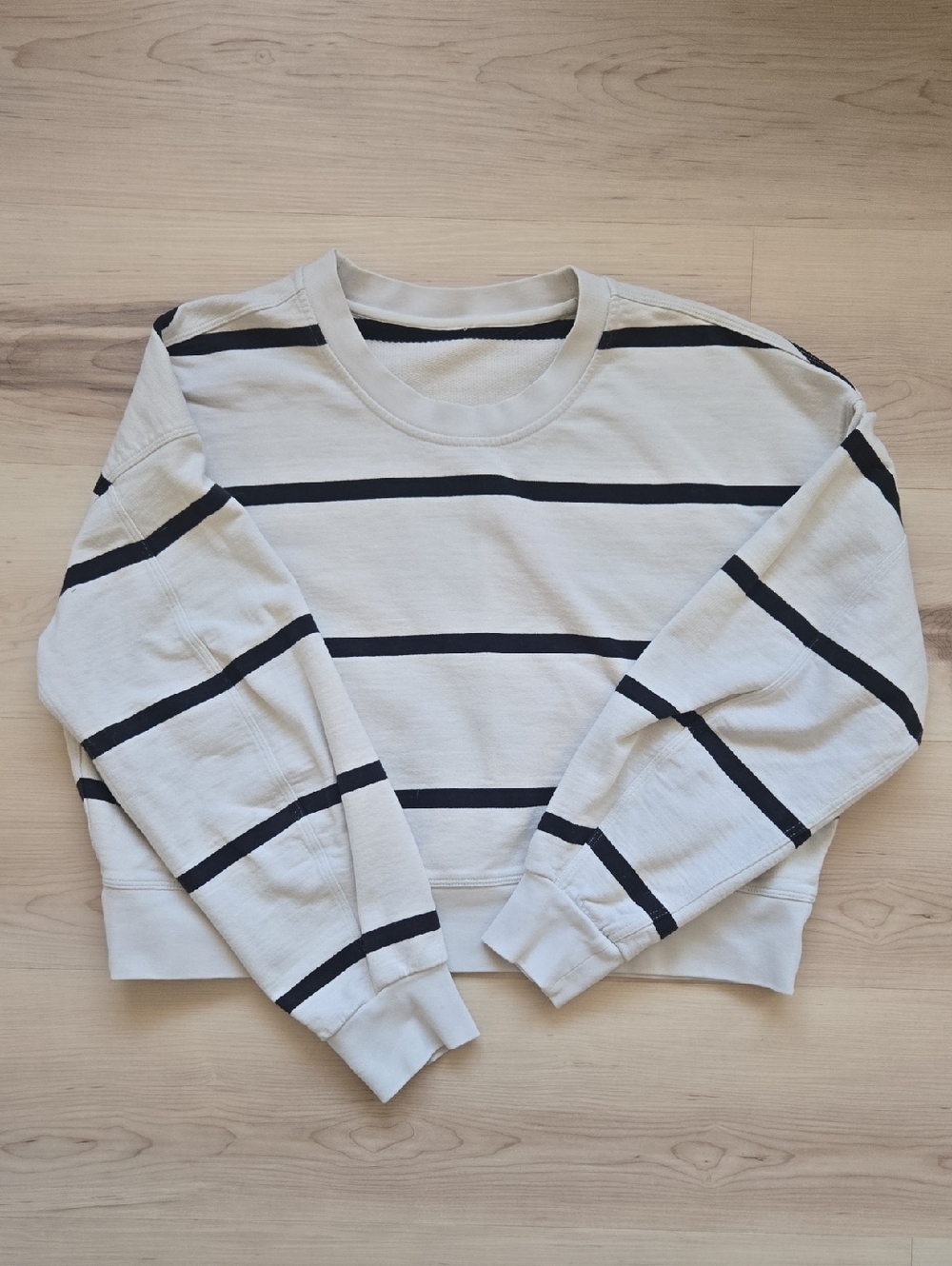 Lululemon Perfectly Oversized Cropped Crew, Bone/Black, Size Small/Medium